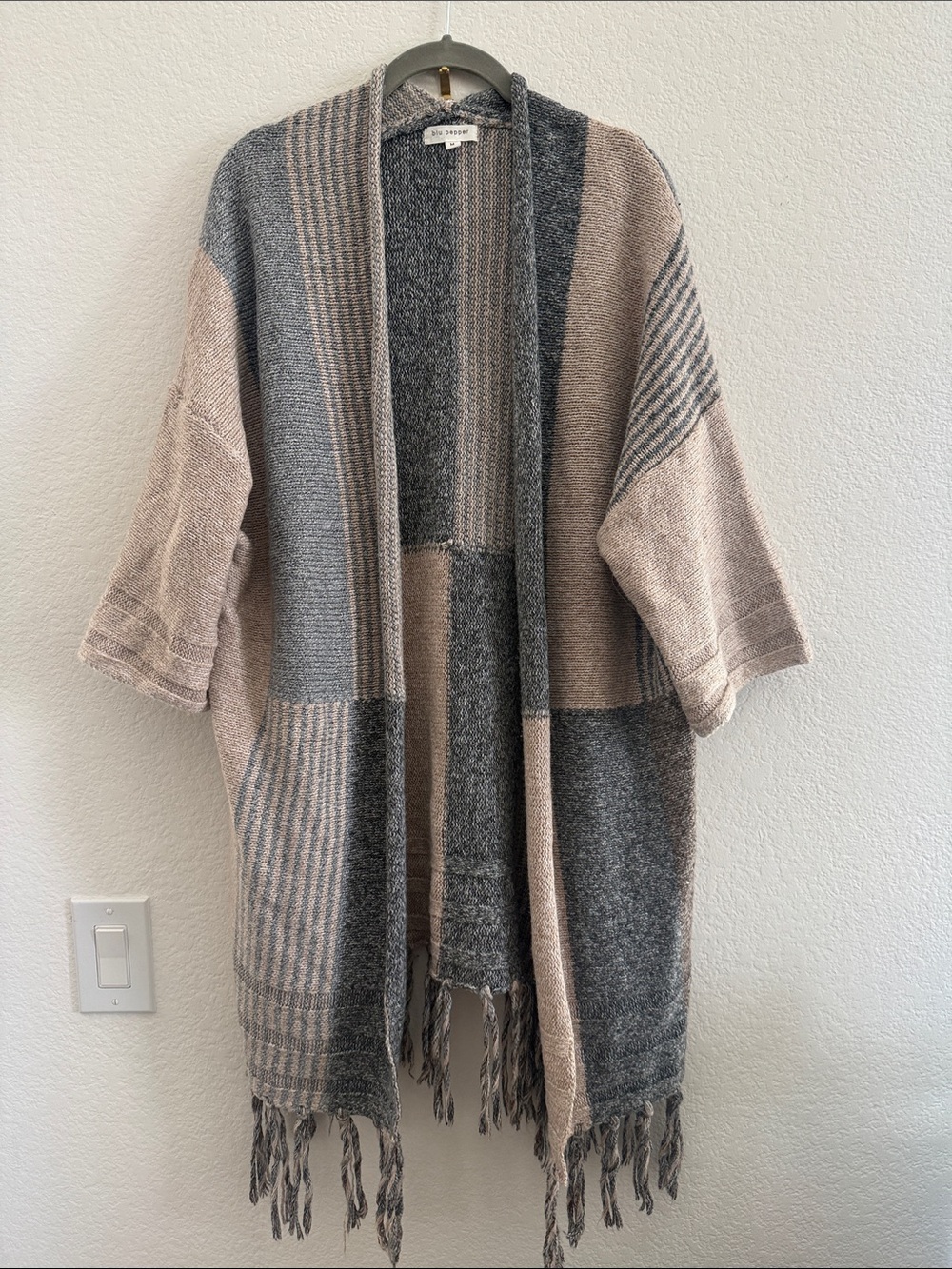 Blu Pepper Two-Tone Fringe Open Cardigan in Gray & Beige